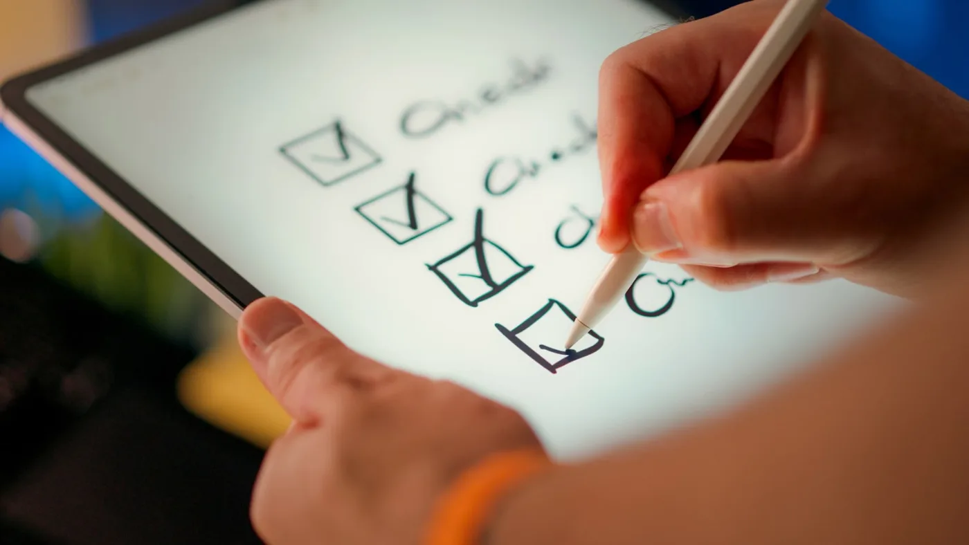Clipboard checklist used to evaluate whether a CRS score is good for Express Entry